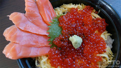 『岩木屋』の鮭とイクラ親子丼