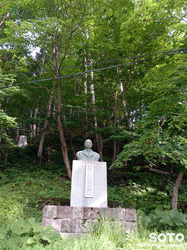 荒井初一銅像(2)