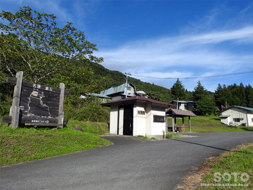遠野 続石(駐車場)