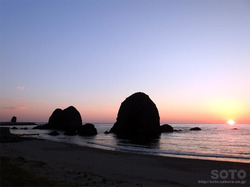 三本杉岩の夕陽(2)