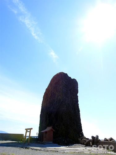 三本杉海岸(ロウソク岩)
