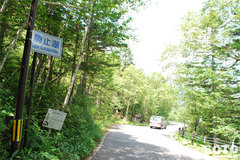 駒止湖(沿道の看板)