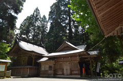 草部吉見神社(拝殿と本殿)