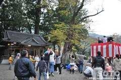 水屋神社(投げ餅2)