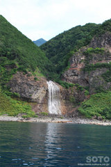 知床観光船(湯の滝)