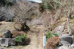 わくど石(入口)