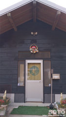 山小屋の玄関　お正月飾り